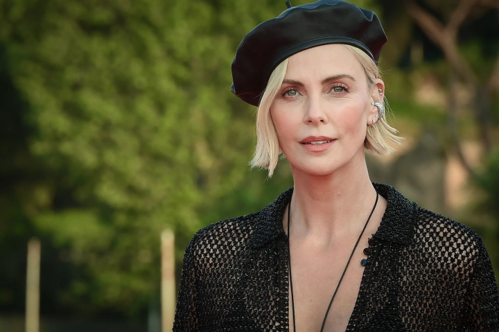 Charlize Theron, marturisiri dureroase despre mama ei care i-a impuscat mortal tatal in legitima aparare Charlize Theron, marturisiri dureroase despre mama ei care i-a impuscat mortal tatal in legitima aparare
