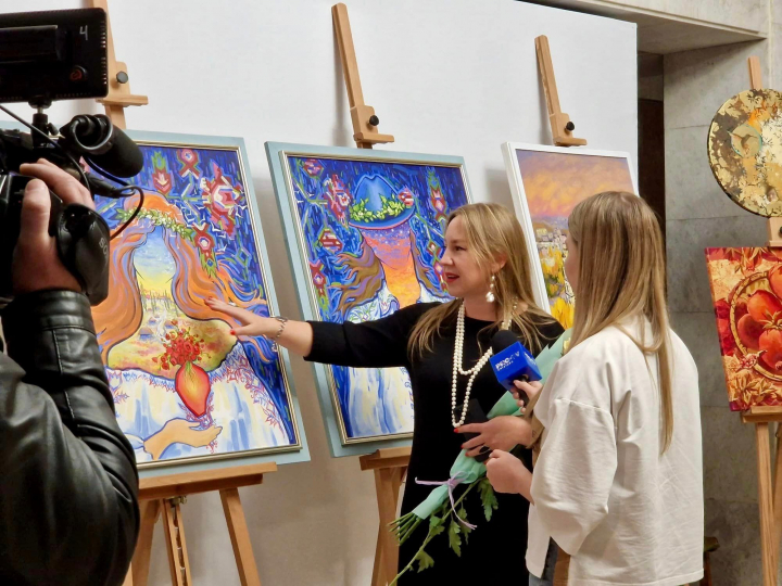 Expozitia „Lumile femeii” a fost vernisata la Ministerul Culturii! Galina Vieru, pictorita: „A fost expusa si la sediul ONU de la Viena” - VIDEO Expozitia „Lumile femeii” a fost vernisata la Ministerul Culturii! Galina Vieru, pictorita: „A fost expusa si la sediul ONU de la Viena” - VIDEO