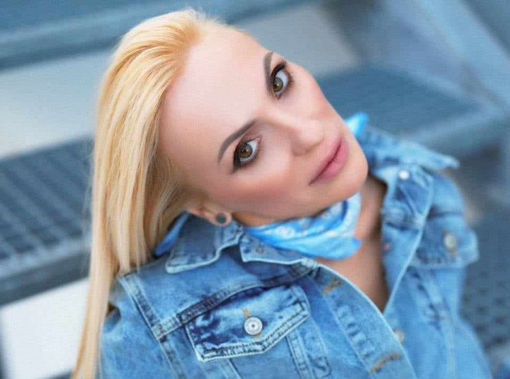 FASHION FRIDAY cu Xenia Bugneac: Denimul a preluat total controlul in lumea modei FASHION FRIDAY cu Xenia Bugneac: Denimul a preluat total controlul in lumea modei