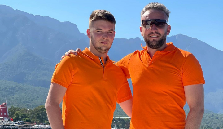 Ilie Maxian - mesaj emotionant pentru fiul sau mai mare: „La implinirea varstei de 18 ani, vrem sa-ti uram...” - FOTO Ilie Maxian - mesaj emotionant pentru fiul sau mai mare: „La implinirea varstei de 18 ani, vrem sa-ti uram...” - FOTO