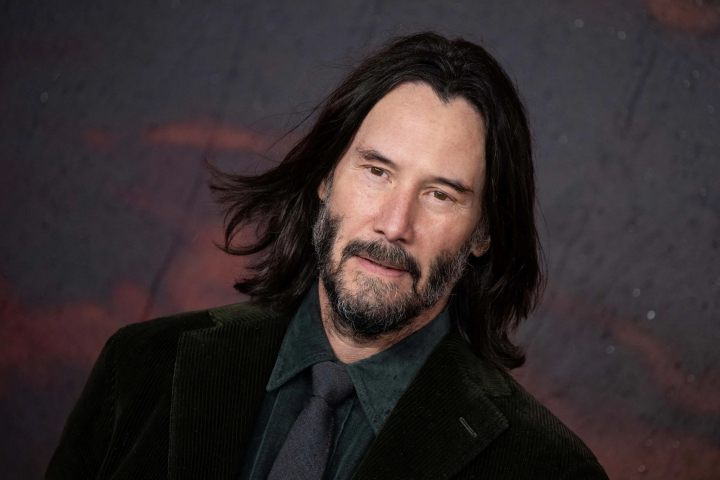 Dupa o viata plina de suferinta, a gasit femeia care sa il faca sa zambeasca din nou. Keanu Reeves, mai fericit la niciodata - FOTO Dupa o viata plina de suferinta, a gasit femeia care sa il faca sa zambeasca din nou. Keanu Reeves, mai fericit la niciodata - FOTO