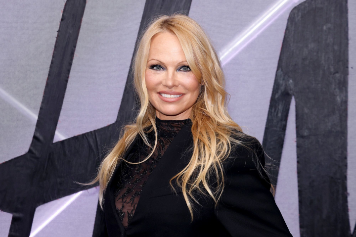 Pamela Anderson a spus adio machiajului. De ce vrea actrita de 56 de ani sa fie 100% naturala
Pamela Anderson a spus adio machiajului. De ce vrea actrita de 56 de ani sa fie 100% naturala