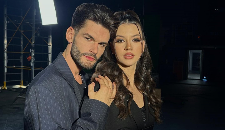 Sparg toate topurile cu noua lor piesa! Cleopatra Stratan si Edward Sanda au lansat o melodie inspirata dintr-o experienta traumatizanta prin care au trecut recent - VIDEO Sparg toate topurile cu noua lor piesa! Cleopatra Stratan si Edward Sanda au lansat o melodie inspirata dintr-o experienta traumatizanta prin care au trecut recent - VIDEO