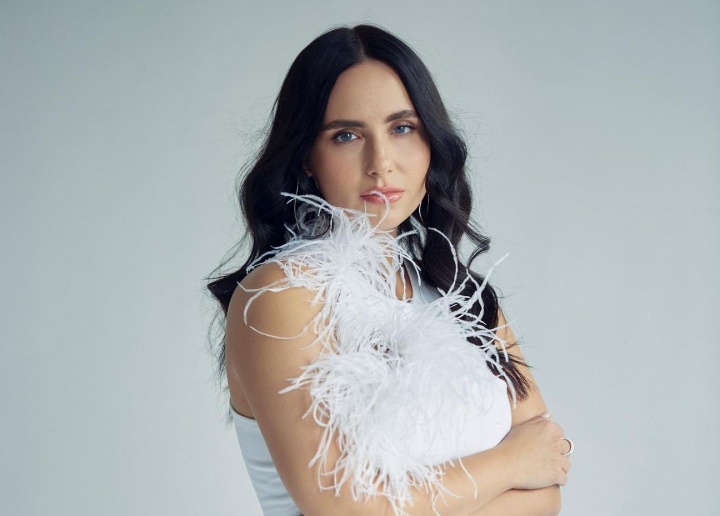 Catalina Cara - nominalizata intr-o celebra revista din Romania la categoria Best Emerging Artist: „Pentru mine este o mare bucurie si onoare” - VIDEO Catalina Cara - nominalizata intr-o celebra revista din Romania la categoria Best Emerging Artist: „Pentru mine este o mare bucurie si onoare” - VIDEO