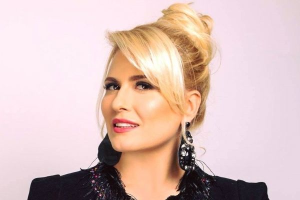 Burtica o face sa radieze de fericire! Dianna Rotaru a avut parte de o sedinta foto adorabila - FOTO Burtica o face sa radieze de fericire! Dianna Rotaru a avut parte de o sedinta foto adorabila - FOTO