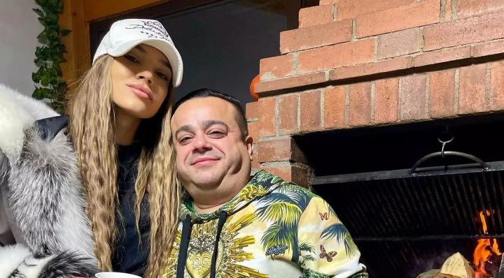 Adrian Minune, un parinte strict! Cum a fost crescuta si educata Karmen: „Daca tata venea acasa...”
Adrian Minune, un parinte strict! Cum a fost crescuta si educata Karmen: „Daca tata venea acasa...”