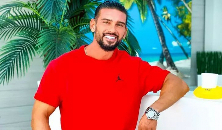 Cum arata vila de lux a lui Dorian Popa dupa renovare. Are propriul solar de bronzat si un garaj de lux unde isi tine masina de 300 de mii de euro - VIDEO Cum arata vila de lux a lui Dorian Popa dupa renovare. Are propriul solar de bronzat si un garaj de lux unde isi tine masina de 300 de mii de euro - VIDEO