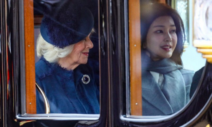 Pare de 20 de ani, dar are 51, de fapt. Prima doamna a Coreei de Sud le-a eclipsat pe Kate Middleton si regina Camilla - FOTO Pare de 20 de ani, dar are 51, de fapt. Prima doamna a Coreei de Sud le-a eclipsat pe Kate Middleton si regina Camilla - FOTO