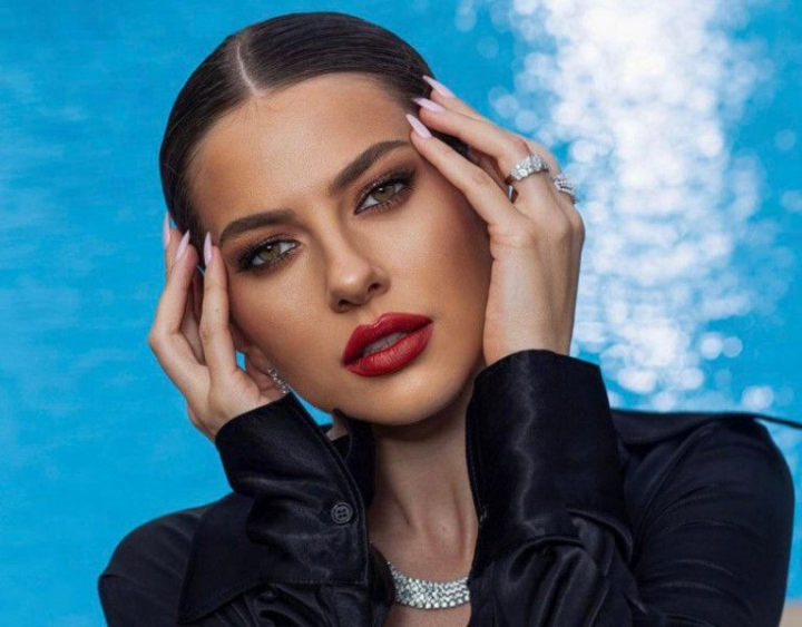 Lidia Buble, imaginea care a starnit controverse printre fani. Artista ar avea o relatie cu un afacerist de 62 de ani - FOTO Lidia Buble, imaginea care a starnit controverse printre fani. Artista ar avea o relatie cu un afacerist de 62 de ani - FOTO