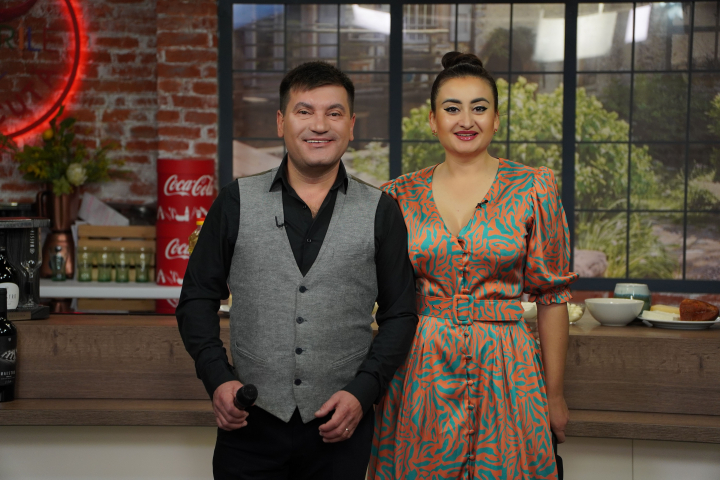 Costi Burlacu si Corina Tepes sunt nedespartiti nu doar in viata si pe scena, dar si la bucatarie! Cine gateste mai mult in familia celor doi - VIDEO Costi Burlacu si Corina Tepes sunt nedespartiti nu doar in viata si pe scena, dar si la bucatarie! Cine gateste mai mult in familia celor doi - VIDEO