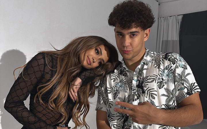 Peste 100 de mii de vizualizari in mai putin de o zi! Dansatorul Mihai Ungureanu s-a filmat in noul videoclip al Iulianei Beregoi - VIDEO Peste 100 de mii de vizualizari in mai putin de o zi! Dansatorul Mihai Ungureanu s-a filmat in noul videoclip al Iulianei Beregoi - VIDEO