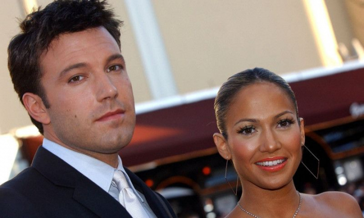 O scrisoare a lui Ben Affleck pentru Jennifer Lopez, de acum 21 de ani, dezvaluita de artista: „Viata e dura, dar tu esti dulce"
O scrisoare a lui Ben Affleck pentru Jennifer Lopez, de acum 21 de ani, dezvaluita de artista: „Viata e dura, dar tu esti dulce"