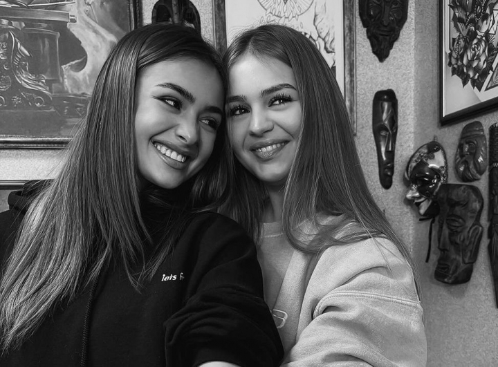 Iuliana si Ana Beregoi si-au facut tatuaje identice! Vezi cum arata acestea - FOTO Iuliana si Ana Beregoi si-au facut tatuaje identice! Vezi cum arata acestea - FOTO