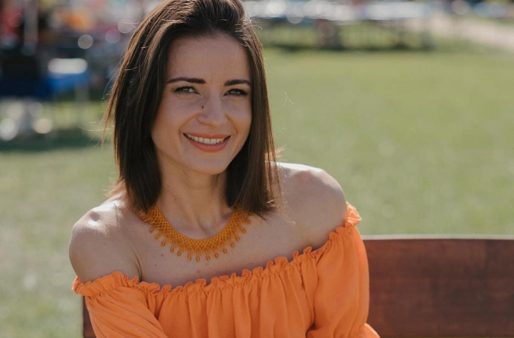 Stela Botez a dat lovitura! In mai putin de o saptamana a lansat 3 piese si 3 videoclipuri - VIDEO Stela Botez a dat lovitura! In mai putin de o saptamana a lansat 3 piese si 3 videoclipuri - VIDEO