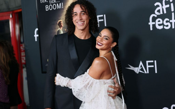 Vanessa Hudgens, nunta in secret cu sportivul Cole Tucker. Cum arata rochia spectaculoasa pe care a purtat-o actrita -FOTO
Vanessa Hudgens, nunta in secret cu sportivul Cole Tucker. Cum arata rochia spectaculoasa pe care a purtat-o actrita -FOTO