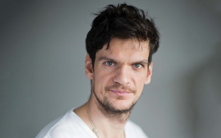 De ce nu vrea Tudor Chirila sa le cumpere telefoane copiilor sai: „Nu ma deranjeaza expunerea la ecran atat de mult, cat expunerea la...” De ce nu vrea Tudor Chirila sa le cumpere telefoane copiilor sai: „Nu ma deranjeaza expunerea la ecran atat de mult, cat expunerea la...”