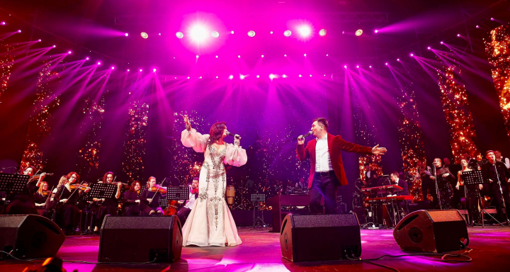 De 20 de ani sunt pe acelasi drum, de 20 de ani isi canta dragostea. Costi Burlacu si Corina Tepes au ridicat spectatorii in picioare la un concert de zile mari: „Foarte multa lume si-a dorit sa vina” - VIDEO De 20 de ani sunt pe acelasi drum, de 20 de ani isi canta dragostea. Costi Burlacu si Corina Tepes au ridicat spectatorii in picioare la un concert de zile mari: „Foarte multa lume si-a dorit sa vina” - VIDEO