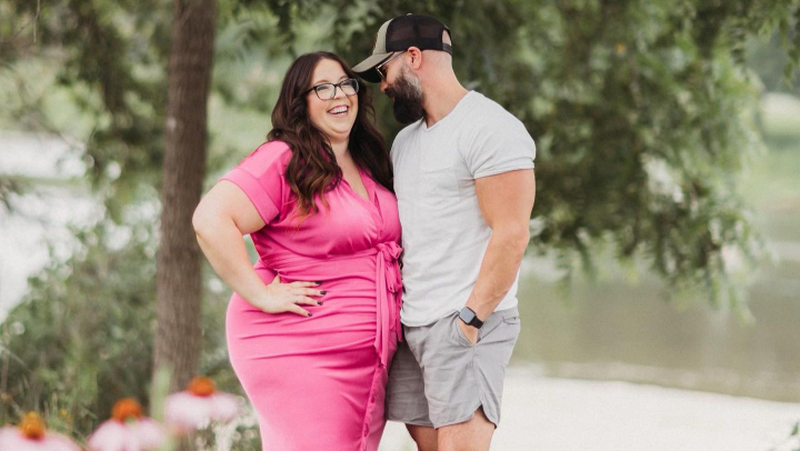 O tanara supraponderala si sotul ei fit, virali pe TikTok: „Dupa standardele de frumusete, noi nu avem sens” - FOTO/VIDEO O tanara supraponderala si sotul ei fit, virali pe TikTok: „Dupa standardele de frumusete, noi nu avem sens” - FOTO/VIDEO