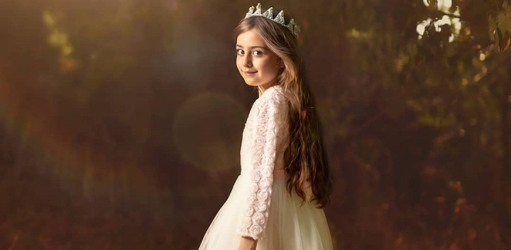 Un tata si-a dat demisia si a devenit „bodyguard” pentru fiica lui. O considera atat de frumoasa, incat se teme ca ar putea fi rapita - FOTO