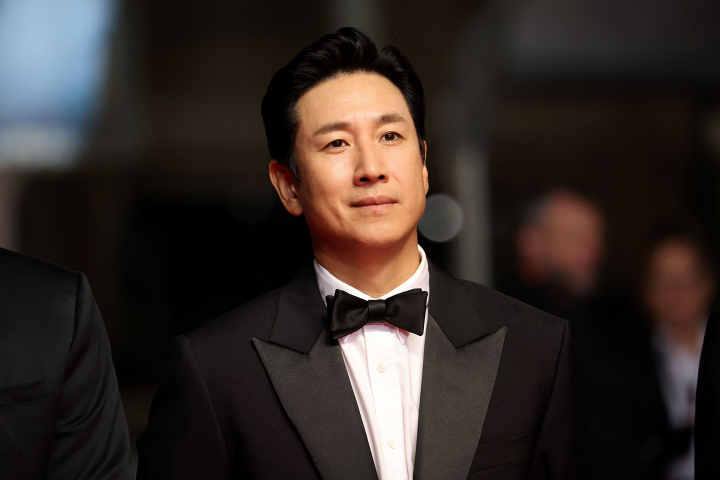 Lee Sun-kyun a murit. Actorul sud-coreean din filmul „Parazit”, castigator al premiului Oscar, avea 48 de ani Lee Sun-kyun a murit. Actorul sud-coreean din filmul „Parazit”, castigator al premiului Oscar, avea 48 de ani