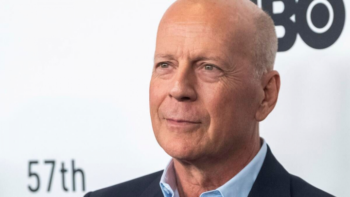 Cum si-a petrecut Bruce Willis Craciunul! Fanii lui au fost surprinsi - FOTO/VIDEO Cum si-a petrecut Bruce Willis Craciunul! Fanii lui au fost surprinsi - FOTO/VIDEO