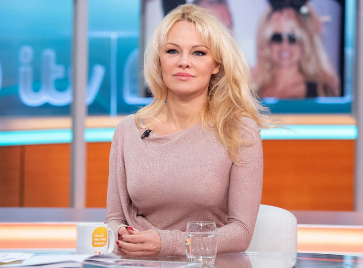 Pamela Anderson, complet nemachiata in noua campanie Proenza Schouler. Cum arata actrita in varsta de 56 de ani - FOTO Pamela Anderson, complet nemachiata in noua campanie Proenza Schouler. Cum arata actrita in varsta de 56 de ani - FOTO