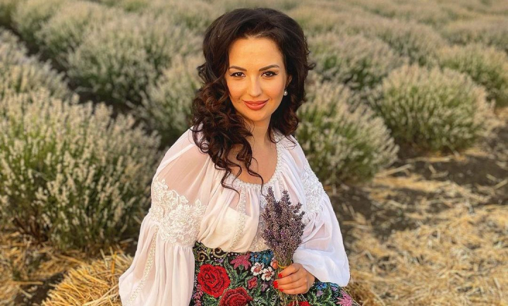 Imagine de milioane: 3 generatii de femei! Iata cum au fost surprinse Doina Sulac, mama si fiica ei - FOTO Imagine de milioane: 3 generatii de femei! Iata cum au fost surprinse Doina Sulac, mama si fiica ei - FOTO