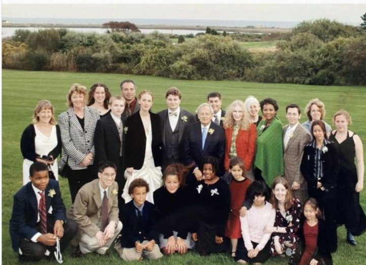 Vedete de la Hollywood care se mandresc cu familii numeroase - FOTO Vedete de la Hollywood care se mandresc cu familii numeroase - FOTO
