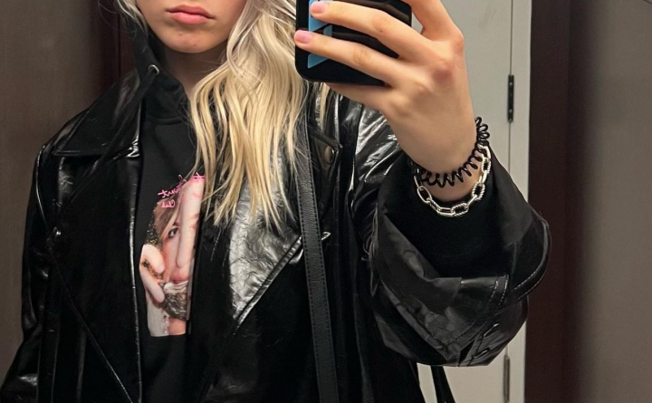 Actrita celebra care s-a impiedicat si a cazut in vazul tuturor. Imaginile cu ea fac inconjurul lumii - FOTO Actrita celebra care s-a impiedicat si a cazut in vazul tuturor. Imaginile cu ea fac inconjurul lumii - FOTO