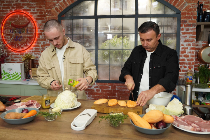Vasile Advahov si Roman Burlaca au demonstrat ca se pricep de minune si la gatit! Cum a fost atmosfera in bucataria „Gusturile se Discuta” - VIDEO Vasile Advahov si Roman Burlaca au demonstrat ca se pricep de minune si la gatit! Cum a fost atmosfera in bucataria „Gusturile se Discuta” - VIDEO