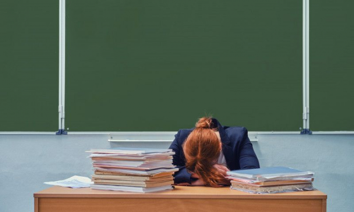 Cum s-a razbunat o eleva pe profesoara ei, dupa ce aceasta a spus in fata clasei ca fata e adoptata: „Nu avea dreptul sa zica asta” Cum s-a razbunat o eleva pe profesoara ei, dupa ce aceasta a spus in fata clasei ca fata e adoptata: „Nu avea dreptul sa zica asta”