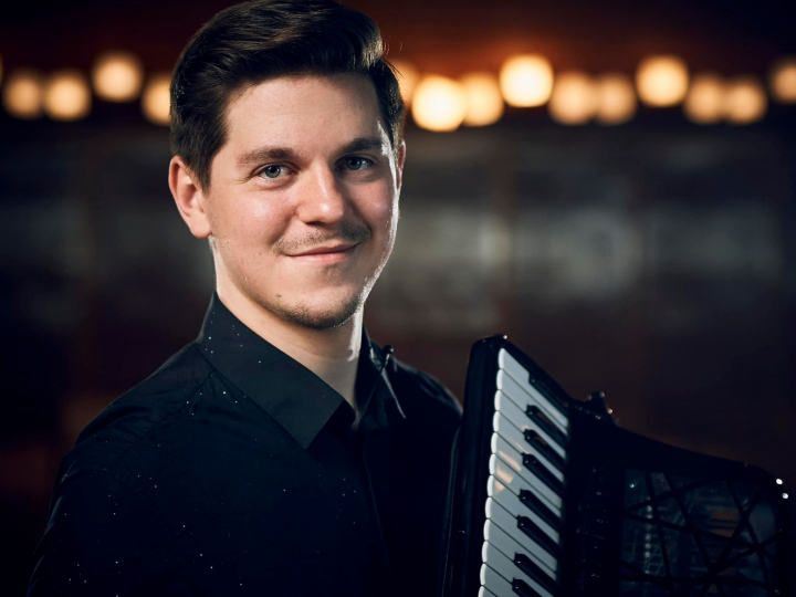 Radu Ratoi - acordeonistul care duce faima tarii noastre in toata lumea! Afla povestea primului moldovean care a castigat Cupa Mondiala la acordeon - VIDEO Radu Ratoi - acordeonistul care duce faima tarii noastre in toata lumea! Afla povestea primului moldovean care a castigat Cupa Mondiala la acordeon - VIDEO