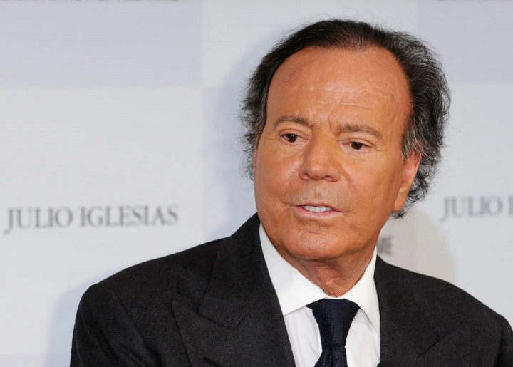 Julio Iglesias, retinut in Republica Dominicana! Ce au gasit politistii in bagajele celebrului artist Julio Iglesias, retinut in Republica Dominicana! Ce au gasit politistii in bagajele celebrului artist