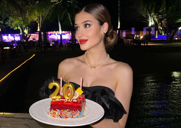 A schimbat zapada - pe nisip! Emily Istrate, vacanta de lux in Maldive, la aniversarea celor 20 de ani - FOTO/VIDEO A schimbat zapada - pe nisip! Emily Istrate, vacanta de lux in Maldive, la aniversarea celor 20 de ani - FOTO/VIDEO