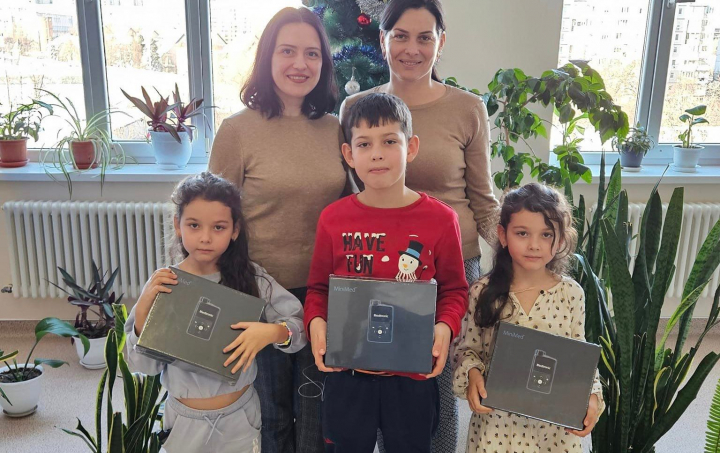 Lacrimi de fericire pentru parintii a trei copii care sufera de diabet zaharat de gradul I! Elisei, Anastasia si Sofia vor avea acum o viata mai usoara: „Noptile vor deveni mai linistite” - VIDEO Lacrimi de fericire pentru parintii a trei copii care sufera de diabet zaharat de gradul I! Elisei, Anastasia si Sofia vor avea acum o viata mai usoara: „Noptile vor deveni mai linistite” - VIDEO