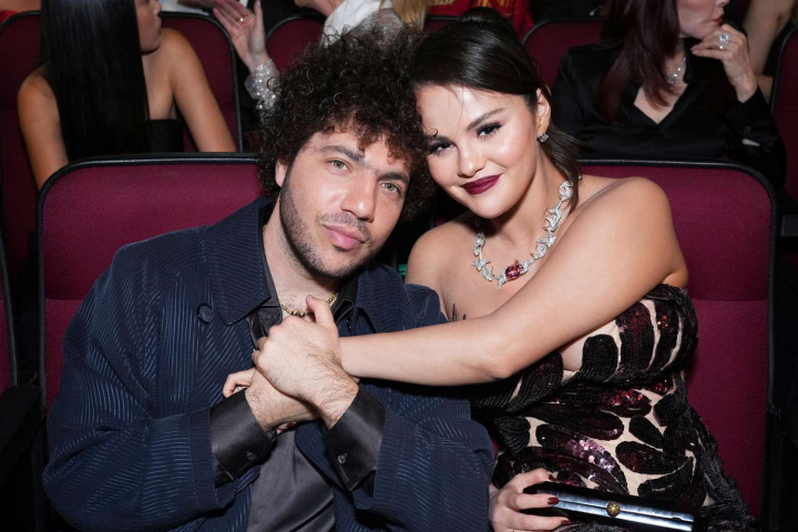 Iubitul Selenei Gomez, escortat de pe covorul rosu de la Emmy. Momentul ciudat in care a fost implicat Benny Blanco a devenit viral - VIDEO Iubitul Selenei Gomez, escortat de pe covorul rosu de la Emmy. Momentul ciudat in care a fost implicat Benny Blanco a devenit viral - VIDEO