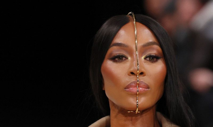 Naomi Campbell a revenit pe podiumul de moda, la 53 de ani, intr-o noua aparitie spectaculoasa
Naomi Campbell a revenit pe podiumul de moda, la 53 de ani, intr-o noua aparitie spectaculoasa