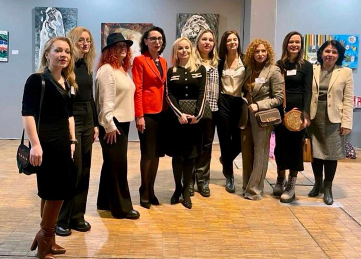 Intalnire cu arta contemporana la Grande Halle de la Villette! Moldova a participat pentru prima data in istorie la Salon d'Automne din Paris - FOTO Intalnire cu arta contemporana la Grande Halle de la Villette! Moldova a participat pentru prima data in istorie la Salon d'Automne din Paris - FOTO