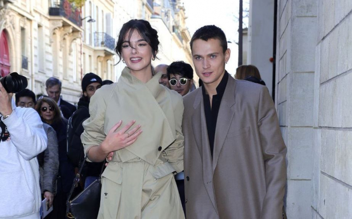 Deva Cassel, prima aparitie publica alaturi de noul iubit. Fiica Monicai Bellucci si actorul Saul Nanni au atrat toate privirile la Paris Fashion Week 2024
Deva Cassel, prima aparitie publica alaturi de noul iubit. Fiica Monicai Bellucci si actorul Saul Nanni au atrat toate privirile la Paris Fashion Week 2024