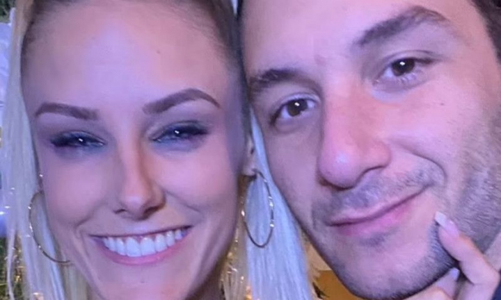 Povestea unor tineri care sunt impreuna de 14 ani si au o relatie deschisa: „Ne dorim o a doua mama pentru fiul nostru, vrem ajutor”
Povestea unor tineri care sunt impreuna de 14 ani si au o relatie deschisa: „Ne dorim o a doua mama pentru fiul nostru, vrem ajutor”