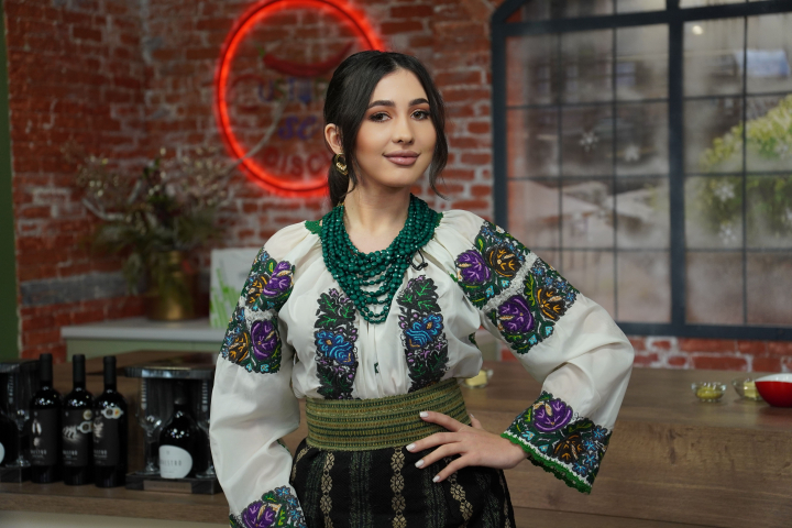 Laurentia Coptilet - priceputa la gatit: „Am cam obosit sa mananc din magazine” - VIDEO Laurentia Coptilet - priceputa la gatit: „Am cam obosit sa mananc din magazine” - VIDEO