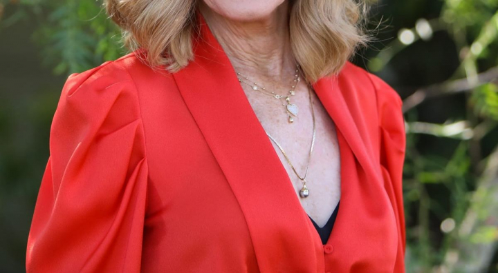 
La 81 de ani, o actrita celebra arata de cel mult 50! Donna Mills, secretul tineretii vesnice - FOTO