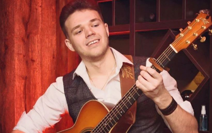 Victor Granetsky – scoala de muzica si pasiunea pentru chitara: „Prima chitara a fost ca primul meu impuls spre muzica” - VIDEO Victor Granetsky – scoala de muzica si pasiunea pentru chitara: „Prima chitara a fost ca primul meu impuls spre muzica” - VIDEO