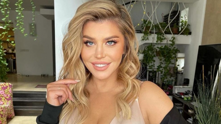 Loredana Groza, schimbare radicala de look! Cum arata artista dupa ce si-a vopsit parul roz, la 53 de ani
