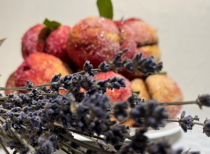 Desertul copilariei - piersici umplute cu crema de lapte condensat! Vezi cat de usor pot fi pregatite - VIDEO Desertul copilariei - piersici umplute cu crema de lapte condensat! Vezi cat de usor pot fi pregatite - VIDEO