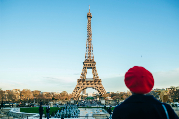 Cat costa in luna dragostei un city break la Paris, sau o vacanta intr-o tara exotica? - VIDEO