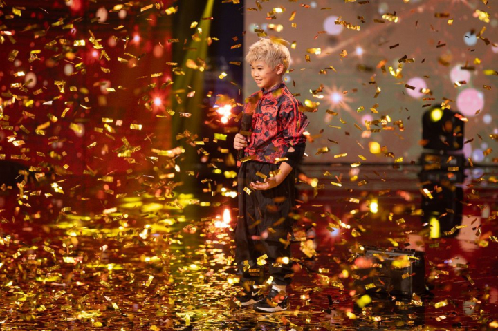 A dezvoltat un stil de dans unic pe Pamant! Cine este Bboy Nana, pustiul fenomen care a primit Golden Buzz de la Mihai Bobonete: „Sunt socat de-a dreptul! Tu ai vazut ce a facut baiatul asta?” A dezvoltat un stil de dans unic pe Pamant! Cine este Bboy Nana, pustiul fenomen care a primit Golden Buzz de la Mihai Bobonete: „Sunt socat de-a dreptul! Tu ai vazut ce a facut baiatul asta?”