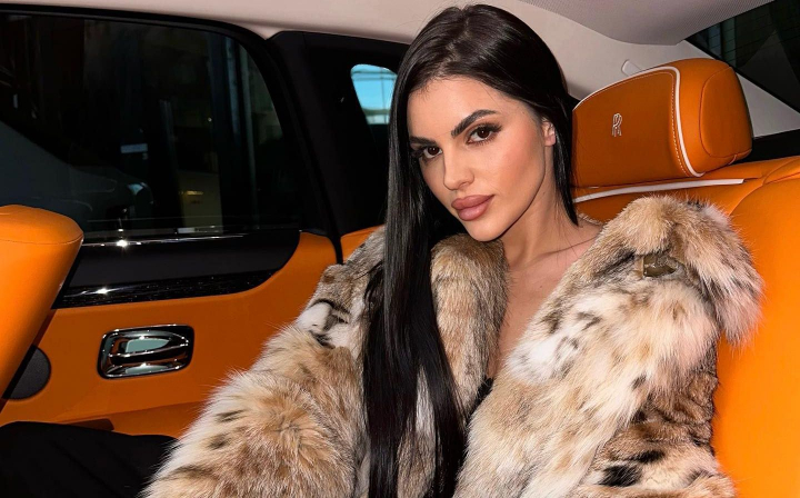 Diana Brescan a rupt logodna? Indiciul care a dat-o de gol - FOTO Diana Brescan a rupt logodna? Indiciul care a dat-o de gol - FOTO