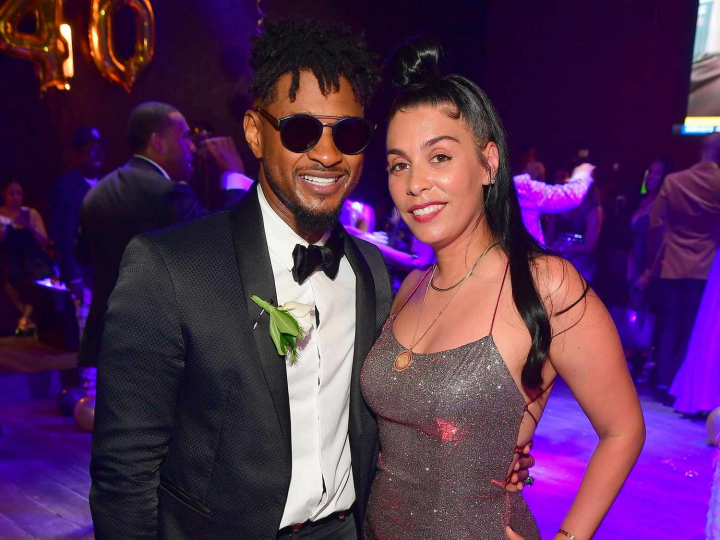 Usher s-a casatorit in mare secret, dupa spectacolul de la Super Bowl. Ceremonia a avut loc in Las Vegas - FOTO Usher s-a casatorit in mare secret, dupa spectacolul de la Super Bowl. Ceremonia a avut loc in Las Vegas - FOTO