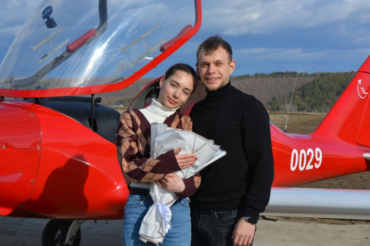 Dragostea pluteste in aer! Vezi o cerere in casatorie deosebita: „Organizarea a fost destul de dificila, cel mai important a fost timpul, din cauza conditiilor climaterice era posibil sa se amane tot” - VIDEO Dragostea pluteste in aer! Vezi o cerere in casatorie deosebita: „Organizarea a fost destul de dificila, cel mai important a fost timpul, din cauza conditiilor climaterice era posibil sa se amane tot” - VIDEO